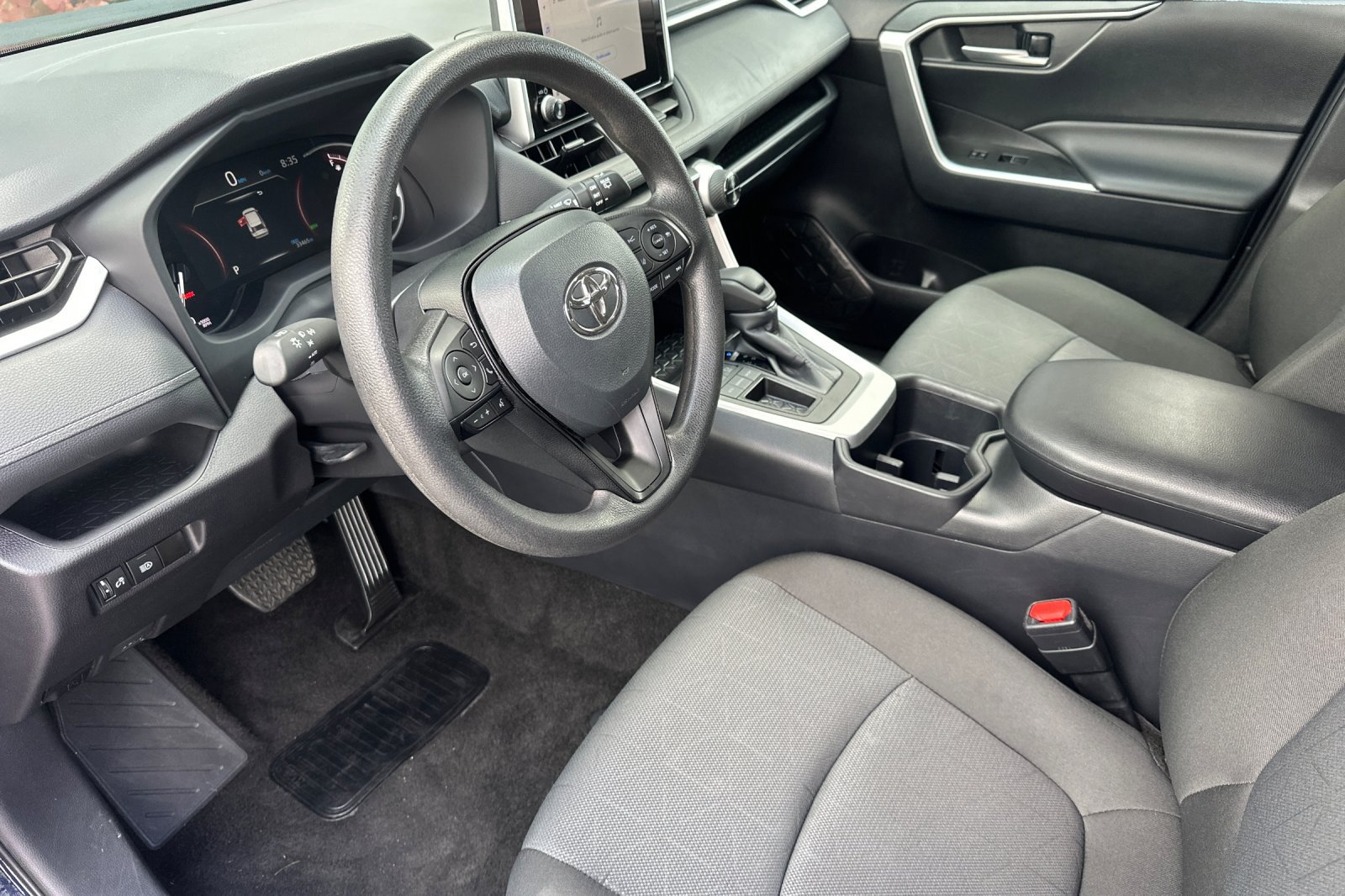 Used 2025 Toyota RAV4 XLE FWD image 12