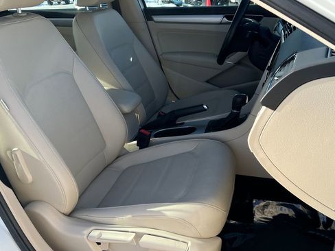Used 2019 Volkswagen Passat 2.0T Wolfsburg image 12