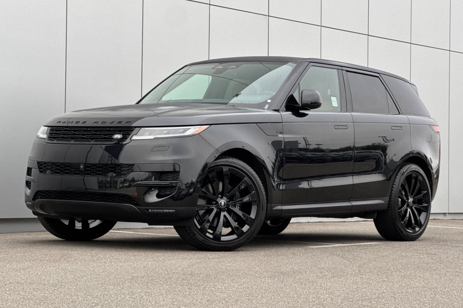 Used 2024 Land Rover Range Rover Sport SE AWD/4WD image 1