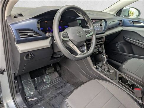 Used 2023 Volkswagen Taos SE w/ Panoramic Sunroof Package image 10