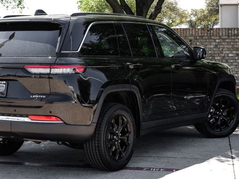 Used 2022 Jeep Grand Cherokee Limited image 18