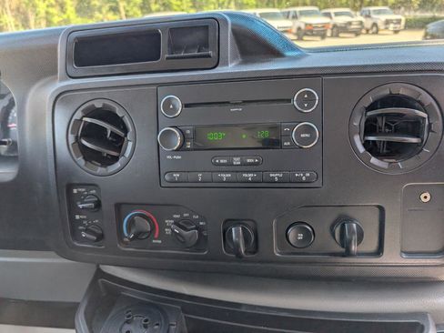 Used 2013 Ford E-350 and Econoline 350 XLT RWD image 17