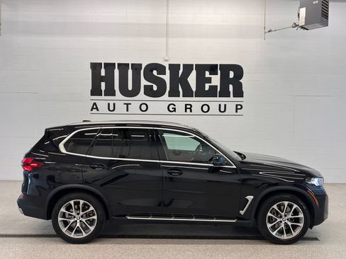 Used 2024 BMW X5 xDrive40i w/ Parking Assistance Package AWD/4WD image 2