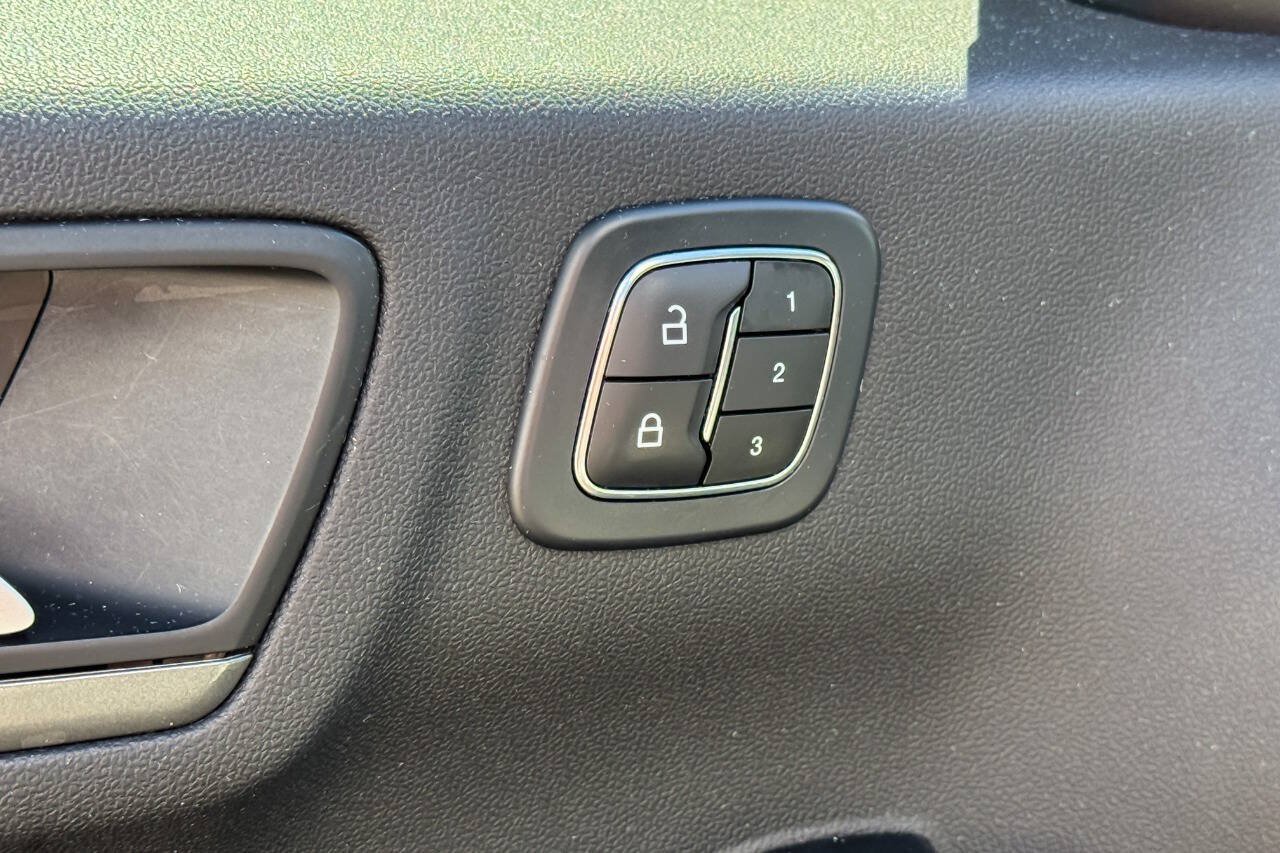 Used 2023 Ford Escape Active w/ Tech Pack #2 AWD/4WD image 22
