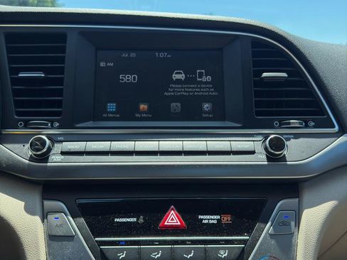Used 2017 Hyundai Elantra SE FWD image 12