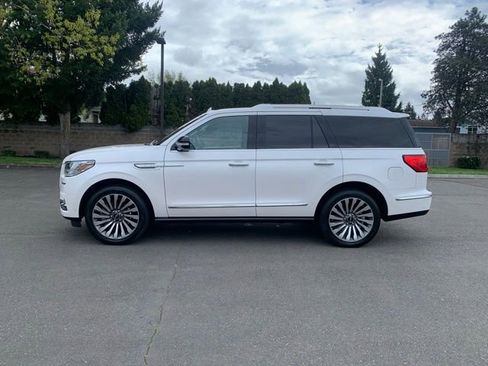 Used 2019 Lincoln Navigator Reserve AWD/4WD image 2