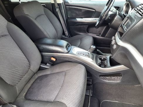 Used 2020 Dodge Journey SE w/ SE Popular Equipment Group FWD image 18