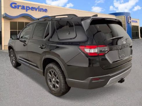 New 2025 Honda Pilot TrailSport image 3