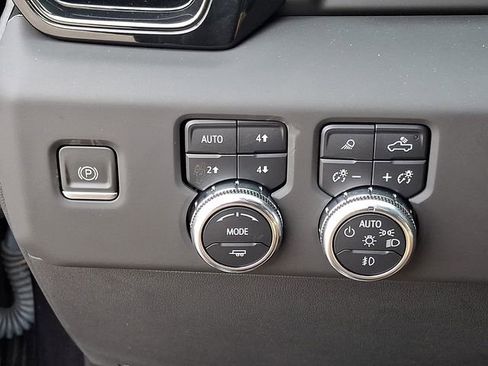 Used 2022 GMC Sierra 1500 AT4X image 24