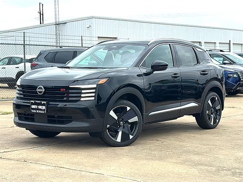 New 2026 Nissan Kicks SR w/ SR Premium Package FWD image 2
