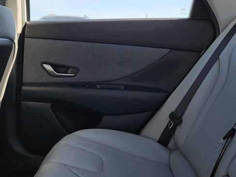 Used 2024 Hyundai Elantra Limited image 18