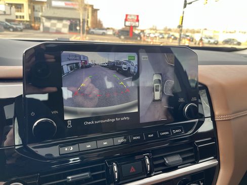 Certified 2024 Nissan Pathfinder Platinum image 24