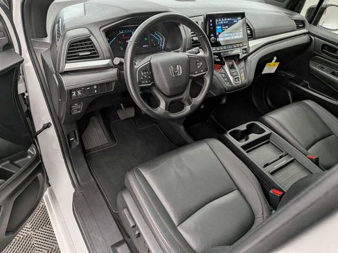 Used 2023 Honda Odyssey Sport image 2