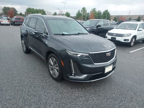 Used 2021 Cadillac XT6 Premium Luxury image 3