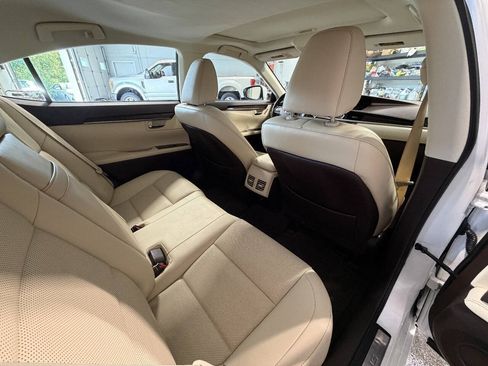 Used 2017 Lexus ES 350 w/ Premium Package FWD image 14