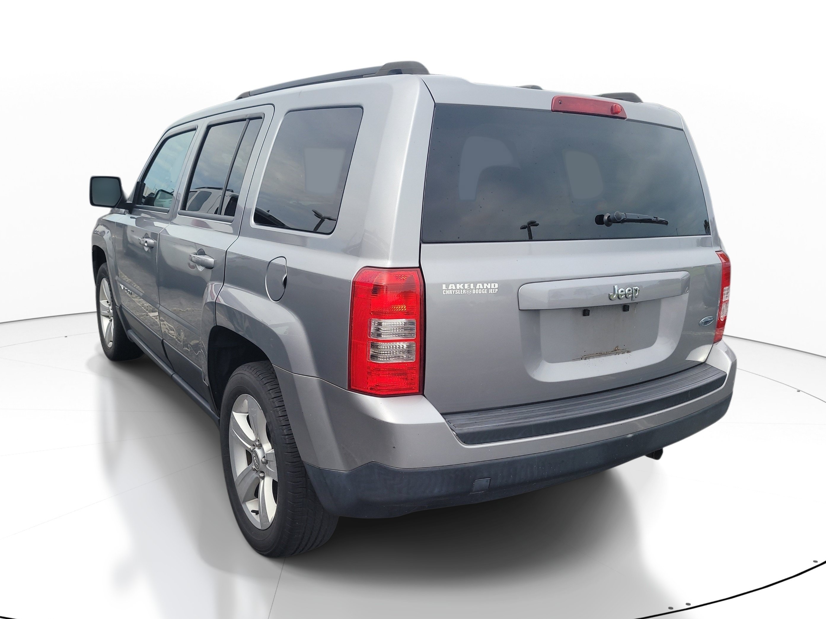 Used 2016 Jeep Patriot Latitude FWD image 3