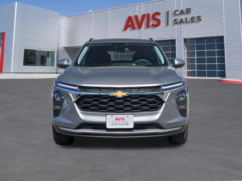 Used 2026 Chevrolet Trax LT FWD image 2