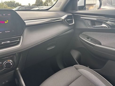 Used 2025 Chevrolet TrailBlazer LT image 33