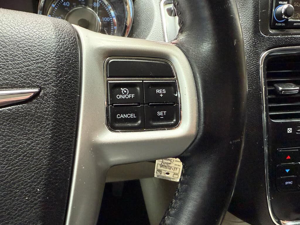 Used 2014 Chrysler Town & Country Touring FWD image 14