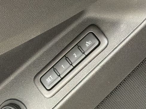 Used 2018 Chevrolet Equinox Premier FWD image 33