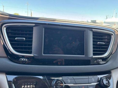 Used 2023 Chrysler Voyager LX image 8