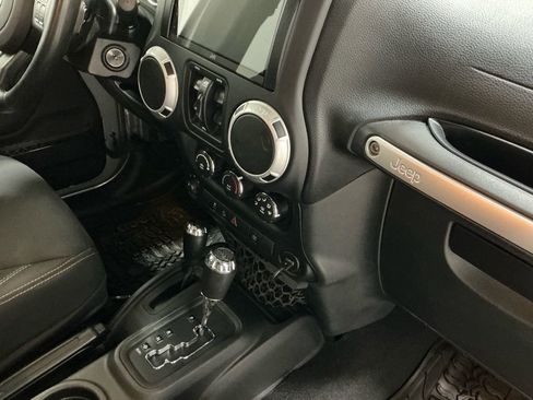 Used 2016 Jeep Wrangler Unlimited Rubicon w/ Connectivity Group image 32
