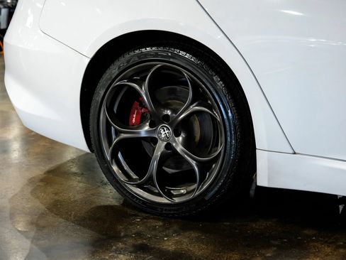 Used 2019 Alfa Romeo Giulia w/ Quick Order Package 22K Sport RWD image 60