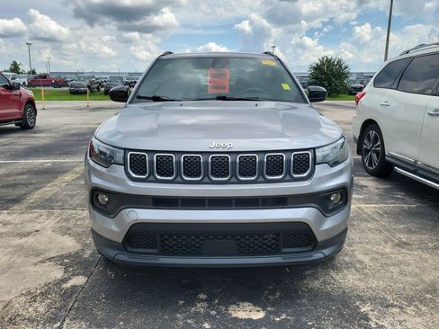 Used 2024 Jeep Compass Latitude AWD/4WD image 2