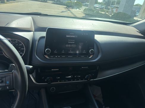 Used 2022 Nissan Rogue SV w/ SV Premium Package FWD image 3
