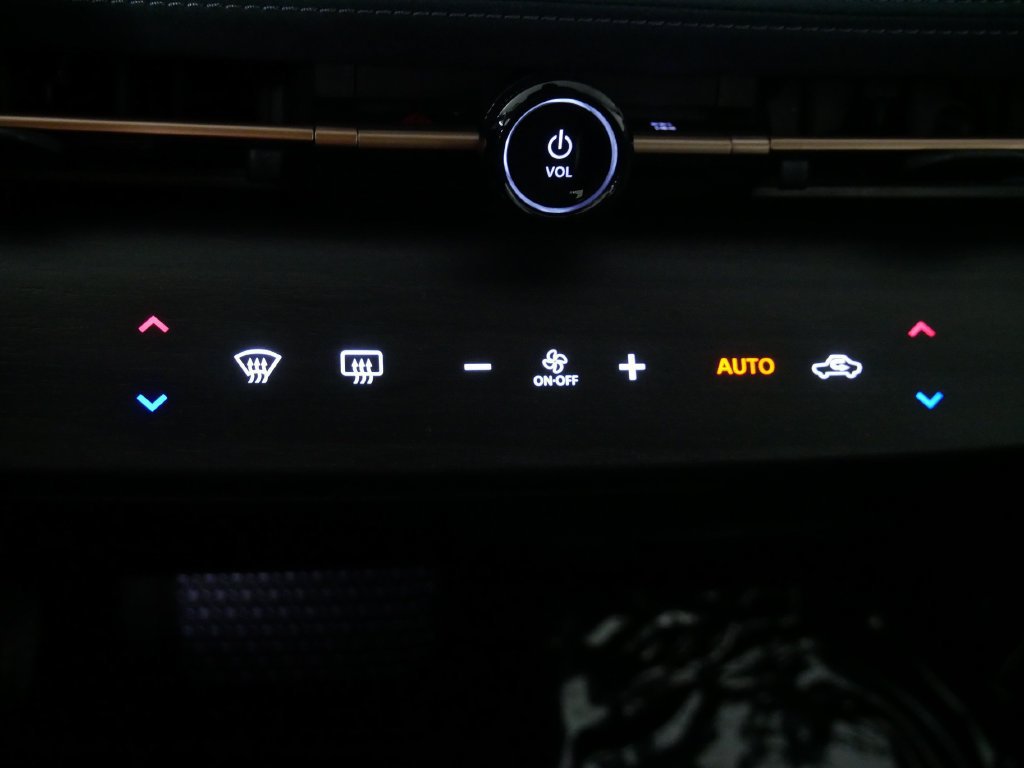 Used 2024 Nissan Ariya AWD image 30
