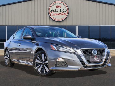 Used 2022 Nissan Altima 2.5 SV FWD image 1