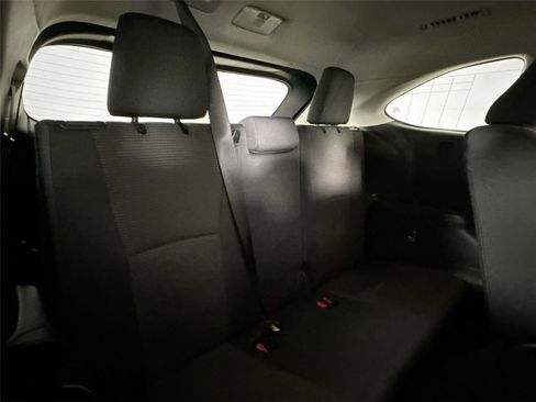 Used 2024 Toyota Highlander LE image 37