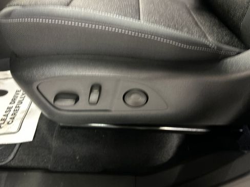 Used 2025 Chevrolet Traverse LT w/ Enhanced Driving Package image 13