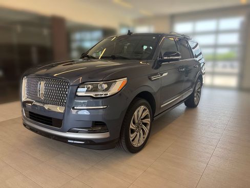 Certified 2022 Lincoln Navigator Reserve AWD/4WD image 4