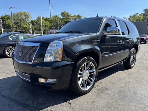 Used 2012 Cadillac Escalade Premium image 4
