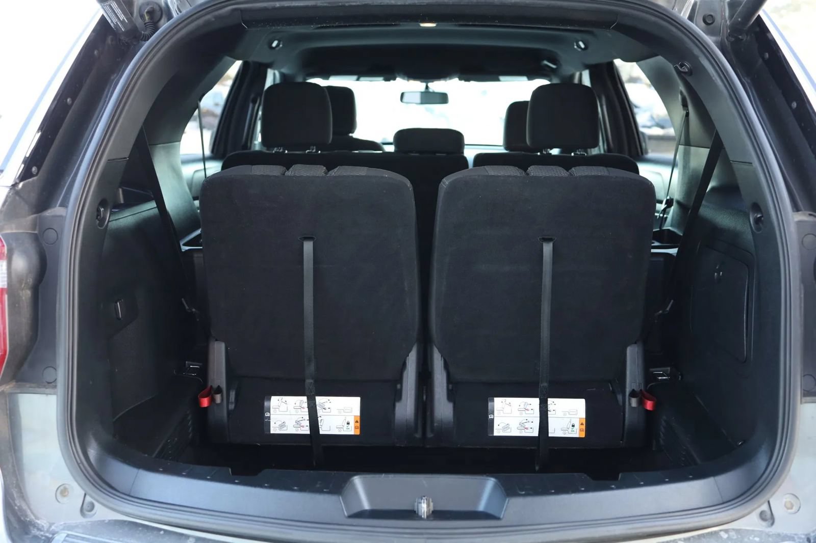Used 2018 Ford Explorer XLT w/ Equipment Group 201A FWD image 40
