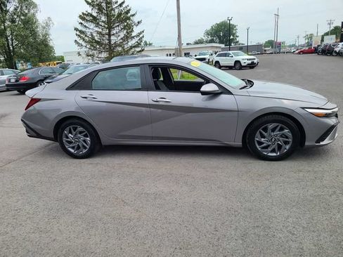 Used 2024 Hyundai Elantra SEL FWD image 5