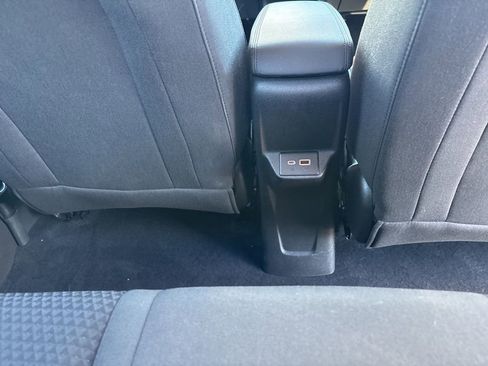 Used 2022 Chevrolet Bolt EUV LT w/ Comfort Package image 15