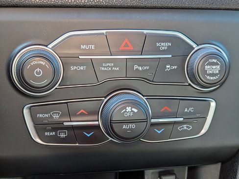 Used 2019 Dodge Charger SXT AWD/4WD image 25