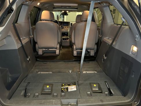 Used 2019 Toyota Sienna XLE Premium image 22