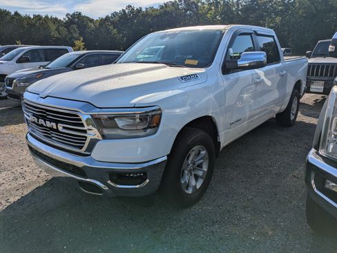 Used 2024 RAM 1500 Laramie AWD/4WD image 2