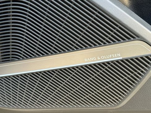 Used 2024 Audi Q5 e Premium Plus w/ Premium Plus Package image 30