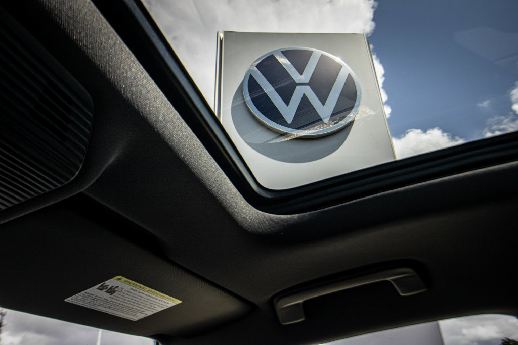 New 2026 Volkswagen Tiguan SE R-Line FWD image 45