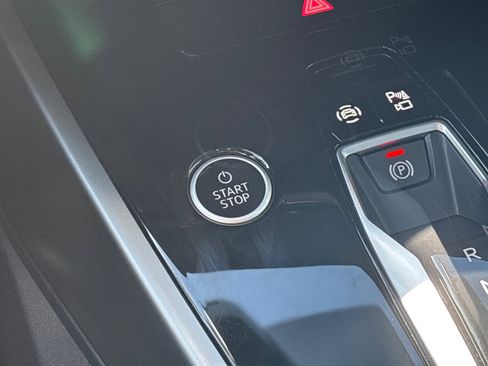 Used 2025 Audi Q4 e-tron Premium Plus image 42