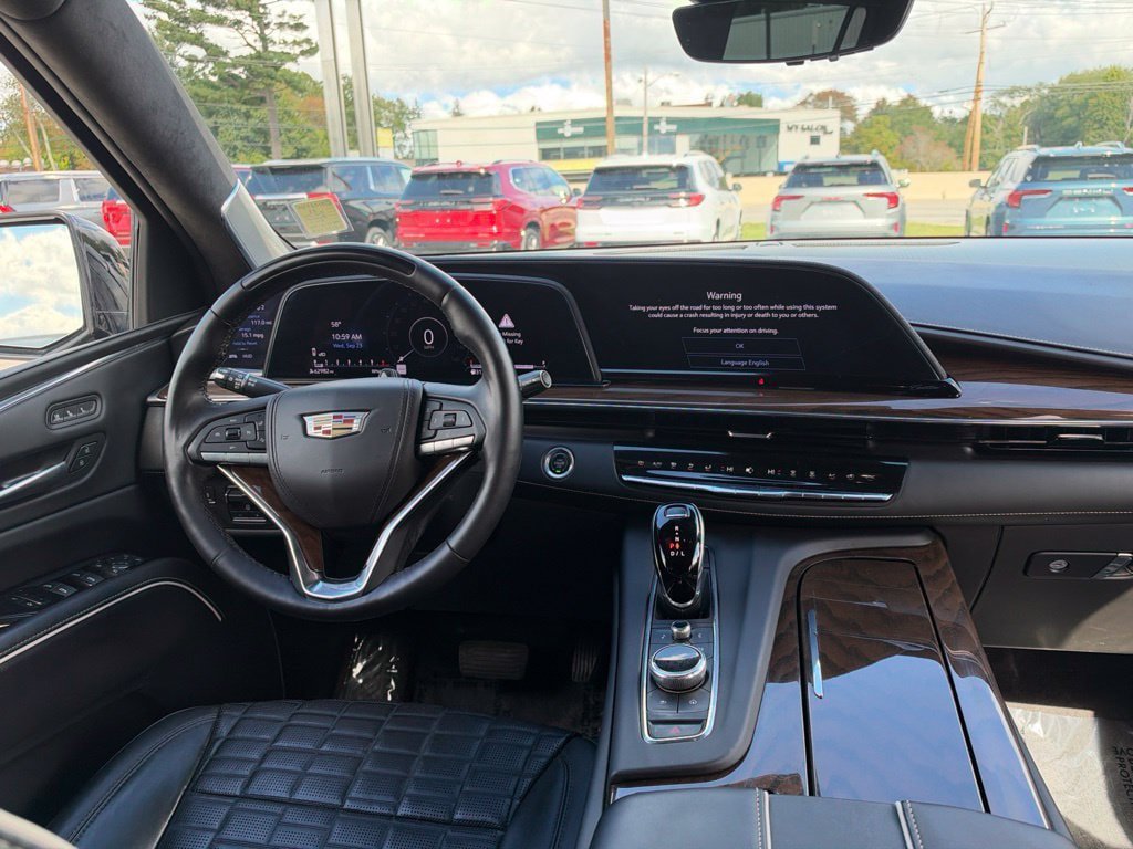 Used 2023 Cadillac Escalade ESV Sport Platinum w/ LPO, ONYX Package AWD/4WD image 13