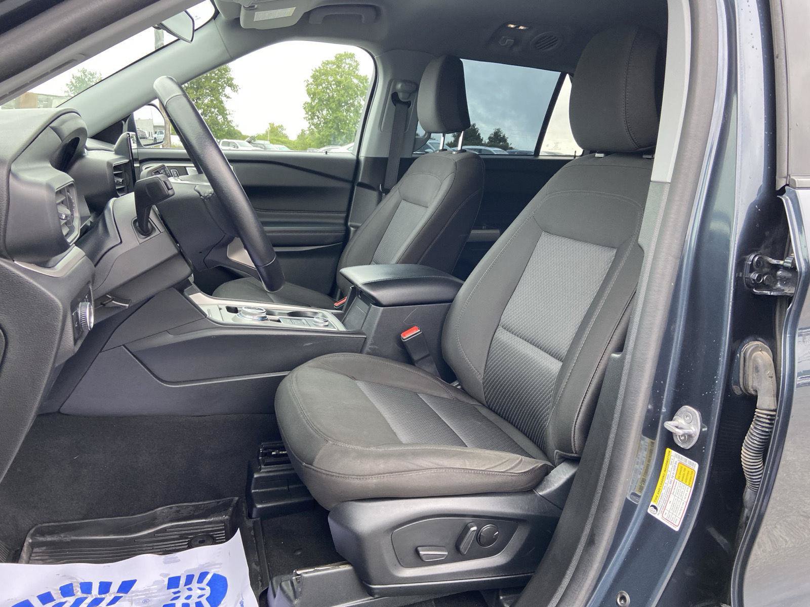 Used 2023 Ford Explorer XLT AWD/4WD image 23