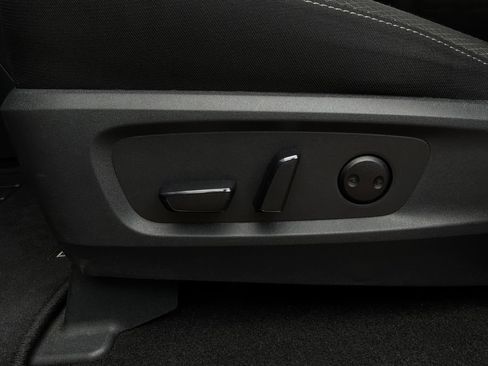 Used 2025 Nissan Pathfinder SV FWD image 11