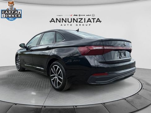 Used 2025 Volkswagen Jetta SE FWD image 3