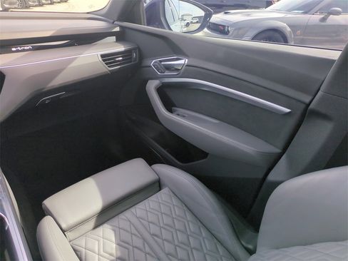 Used 2023 Audi e-tron S Premium Plus w/ Black Optic Package image 18