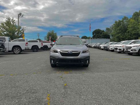 Used 2022 Subaru Outback Premium image 3